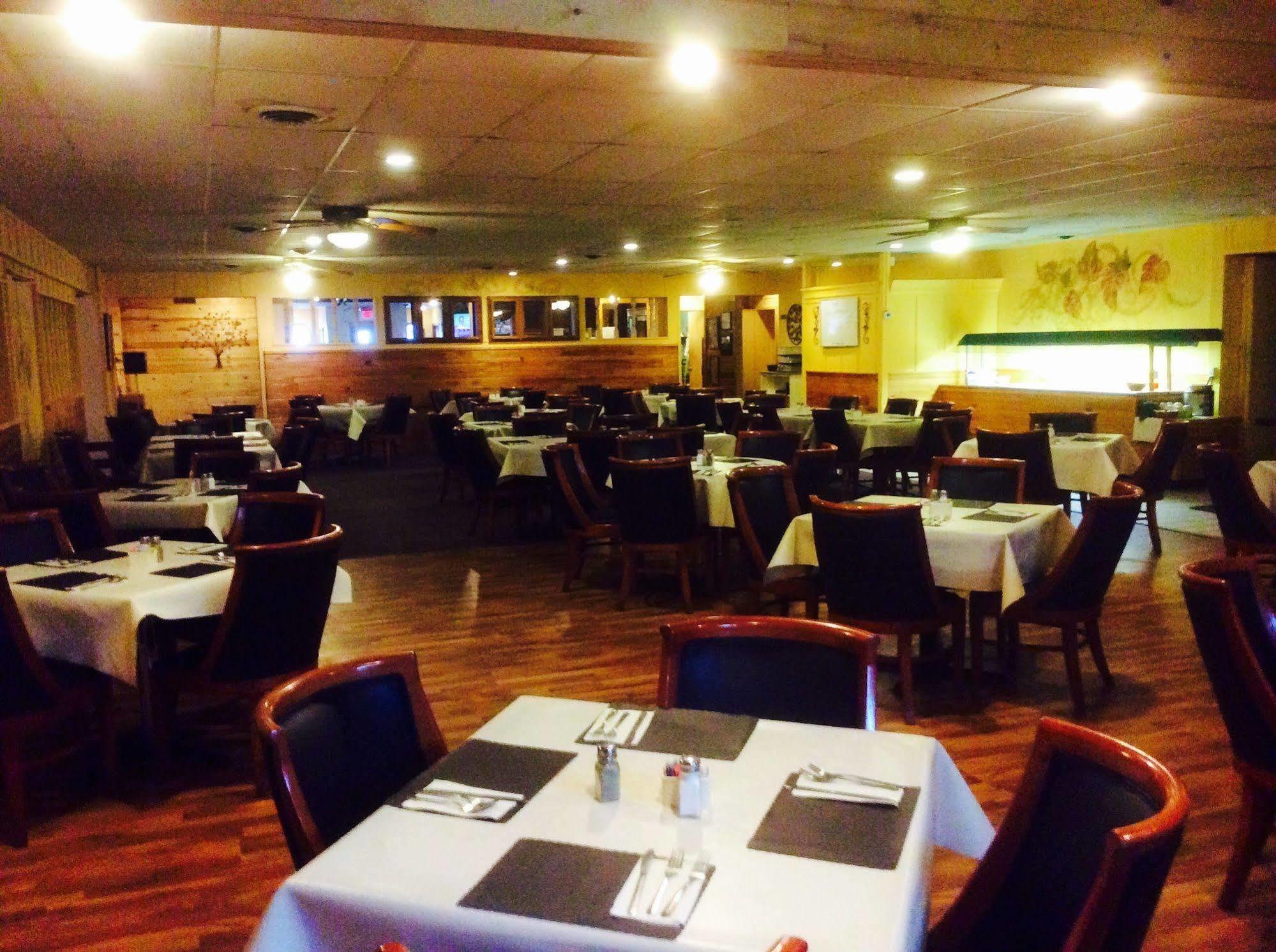 Deerwood Forty Club Inn מראה חיצוני תמונה
