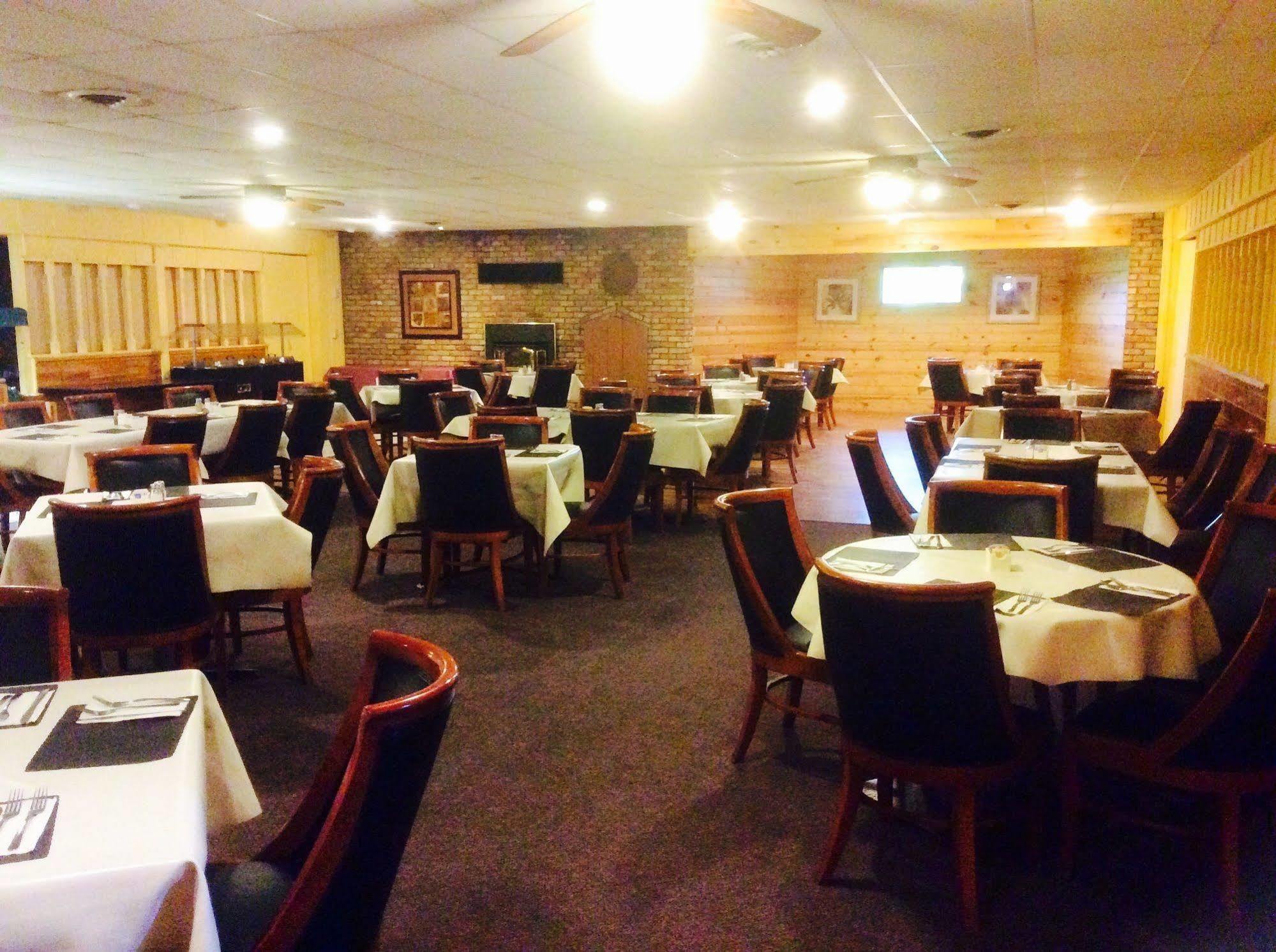 Deerwood Forty Club Inn מראה חיצוני תמונה