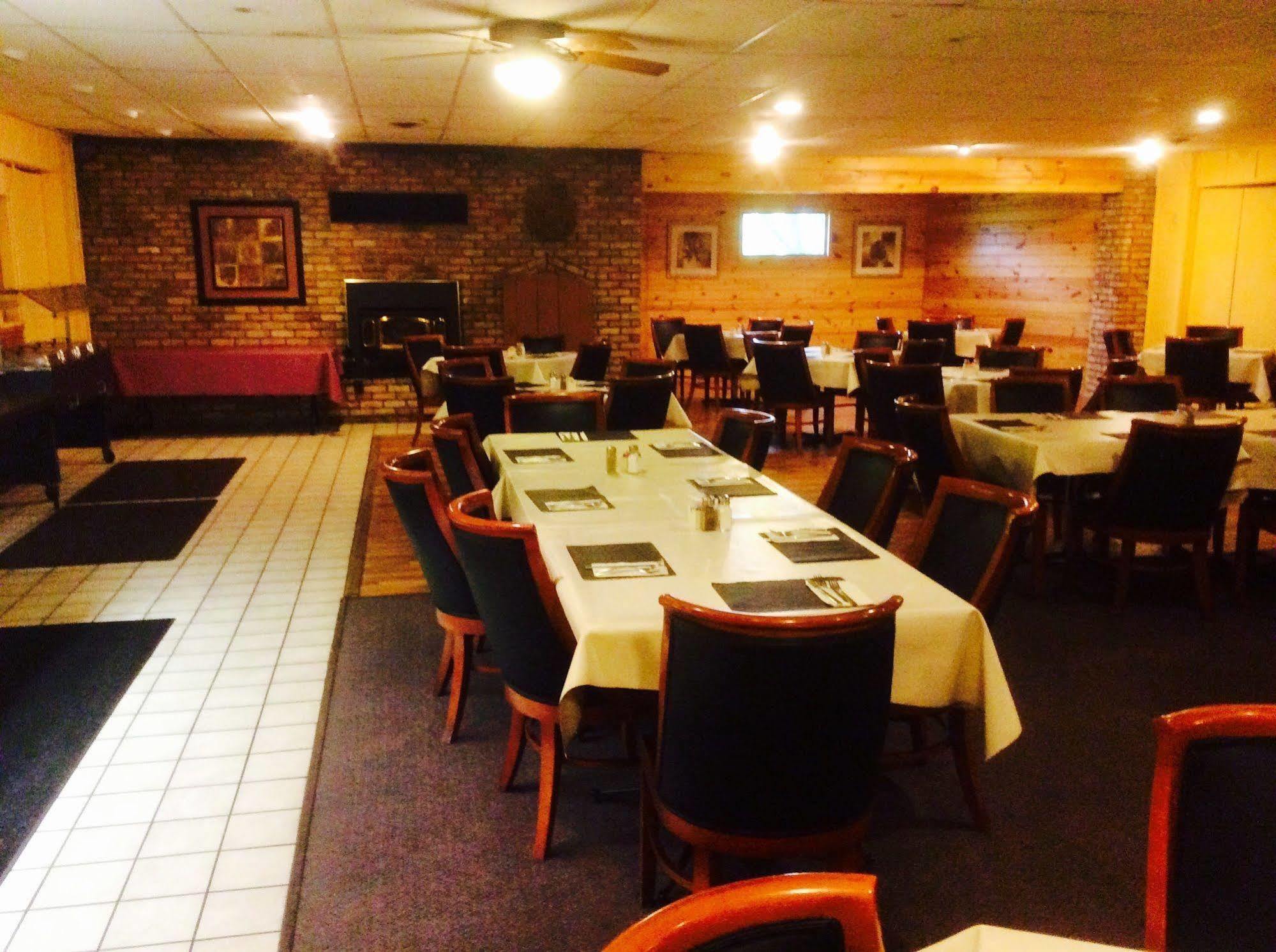 Deerwood Forty Club Inn מראה חיצוני תמונה